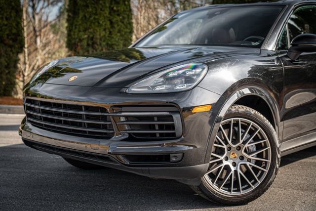 Used 2022 Porsche Cayenne Platinum Edition image 2