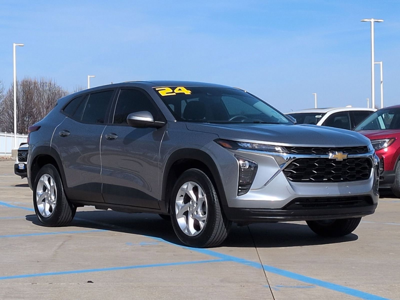 Used 2024 Chevrolet Trax LS w/ LS Convenience Package image 4