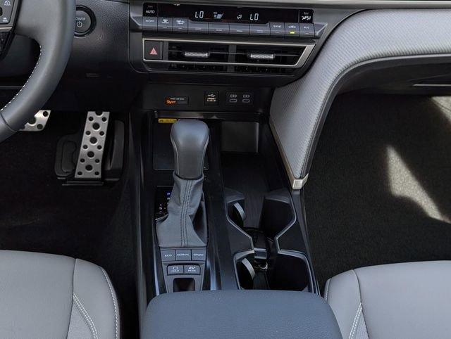 Used 2025 Toyota Camry SE image 31