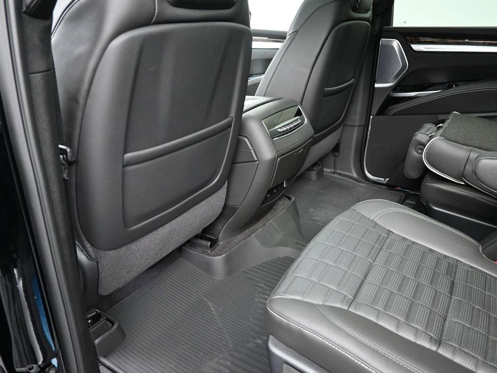 New 2026 Cadillac Escalade ESV Platinum Sport w/ LPO, ONYX Package AWD/4WD image 12