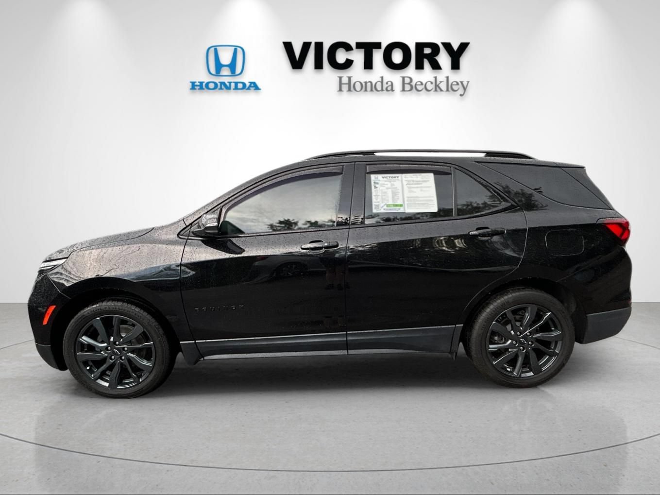 Used 2023 Chevrolet Equinox RS w/ RS Leather Package AWD/4WD image 2