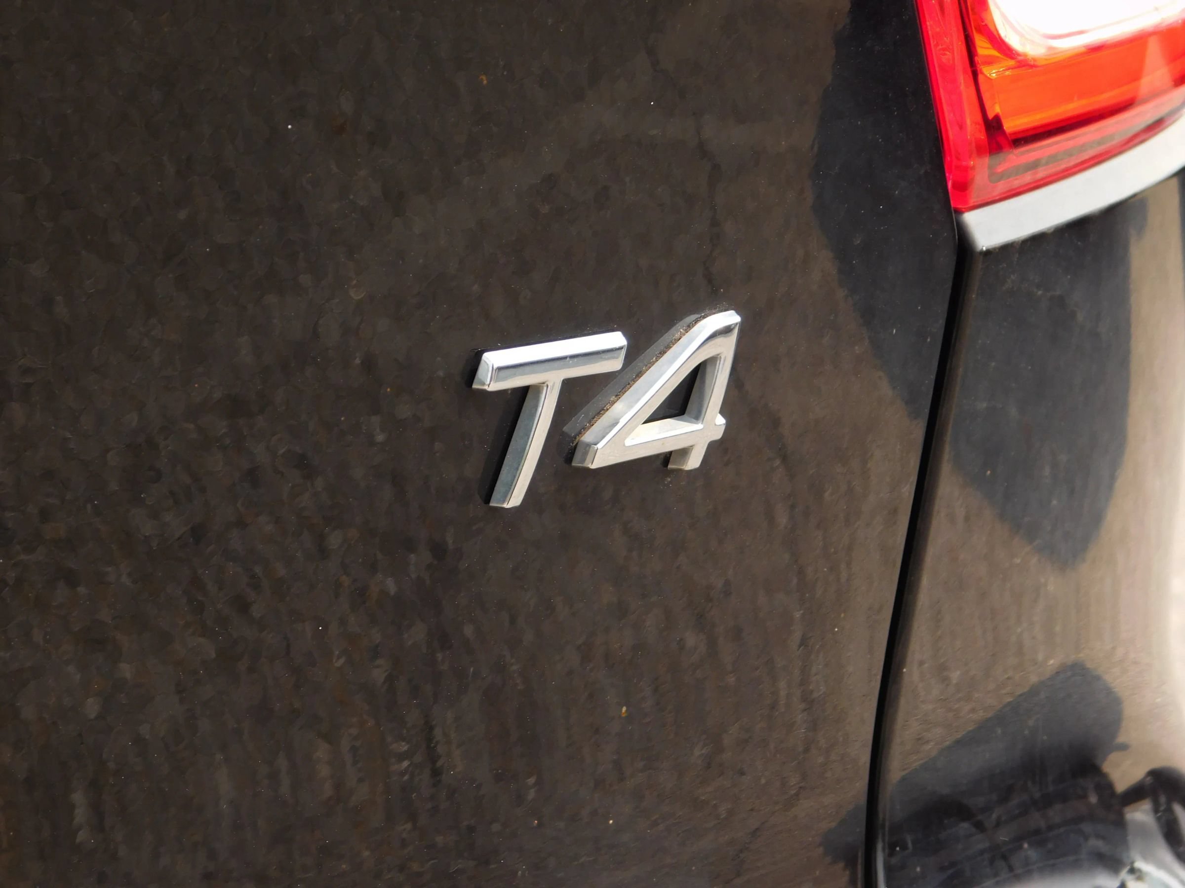 Used 2021 Volvo XC40 T4 Momentum FWD image 9
