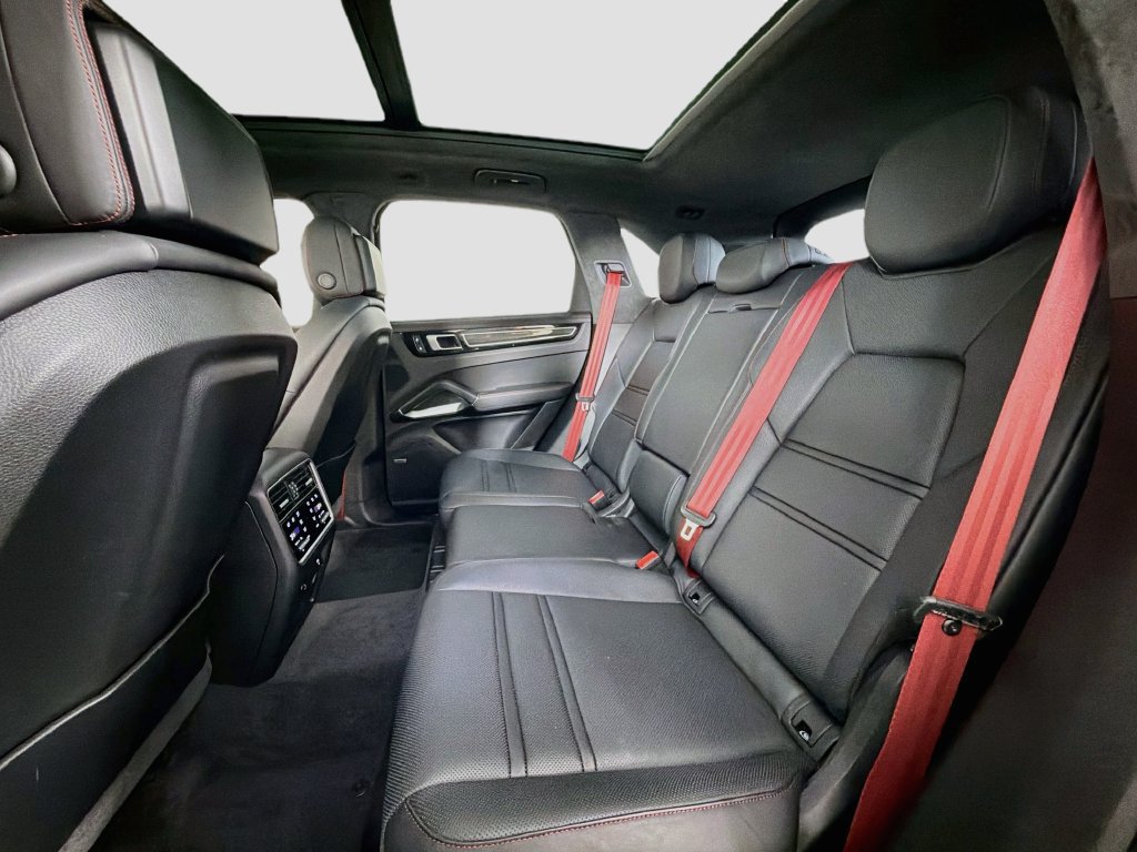 Used 2023 Porsche Cayenne Turbo AWD/4WD image 26