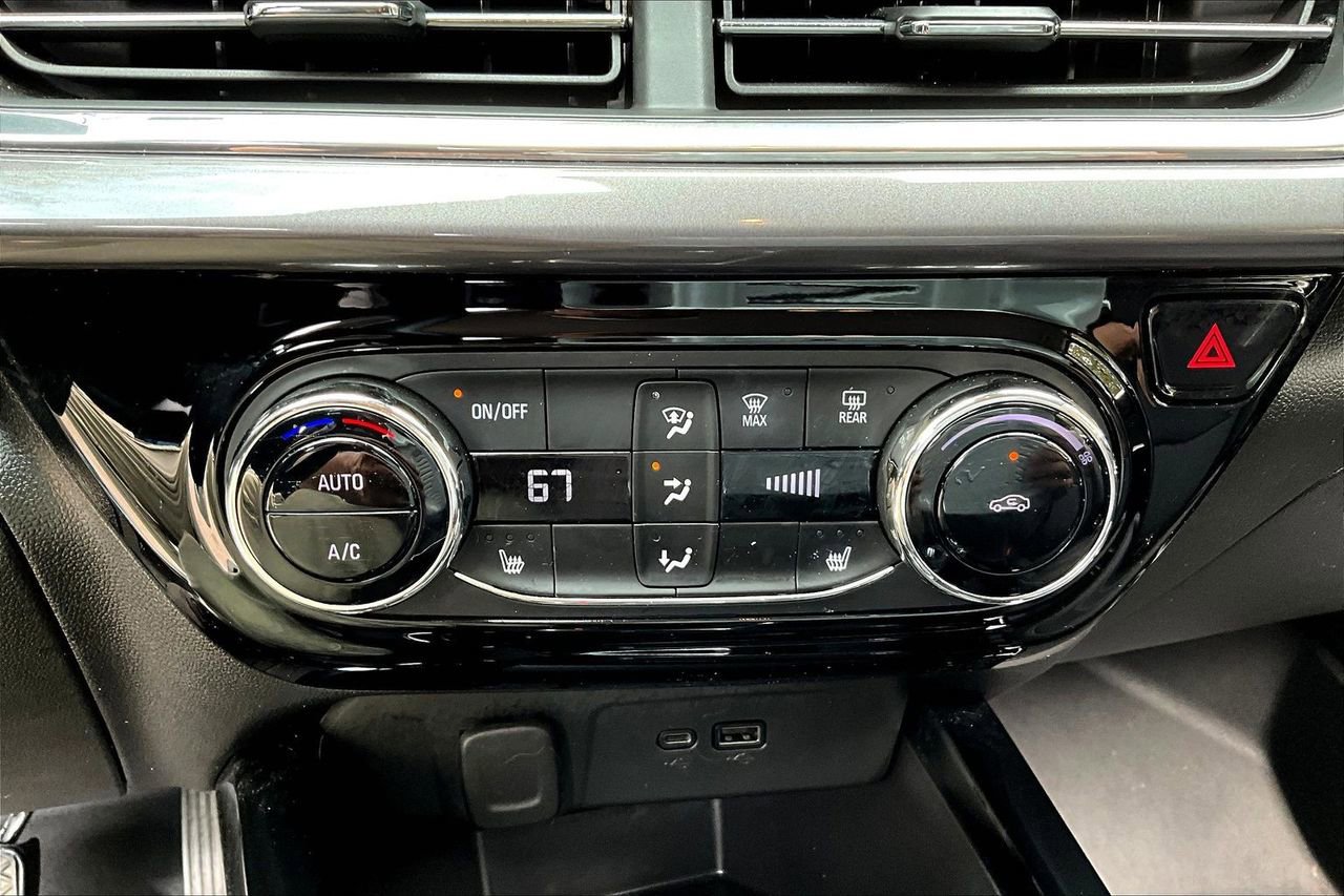 Used 2025 Chevrolet Trax ACTIV w/ Driver Confidence Package FWD image 24