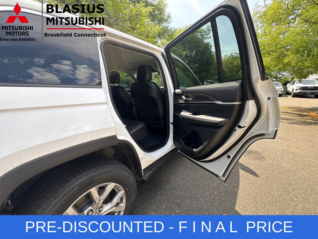 Used 2023 Jeep Grand Cherokee Limited w/ Trailer Tow Prep Group (B) AWD/4WD image 24