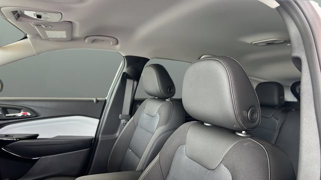 New 2026 Chevrolet Trax LT w/ Driver Confidence Package FWD image 8