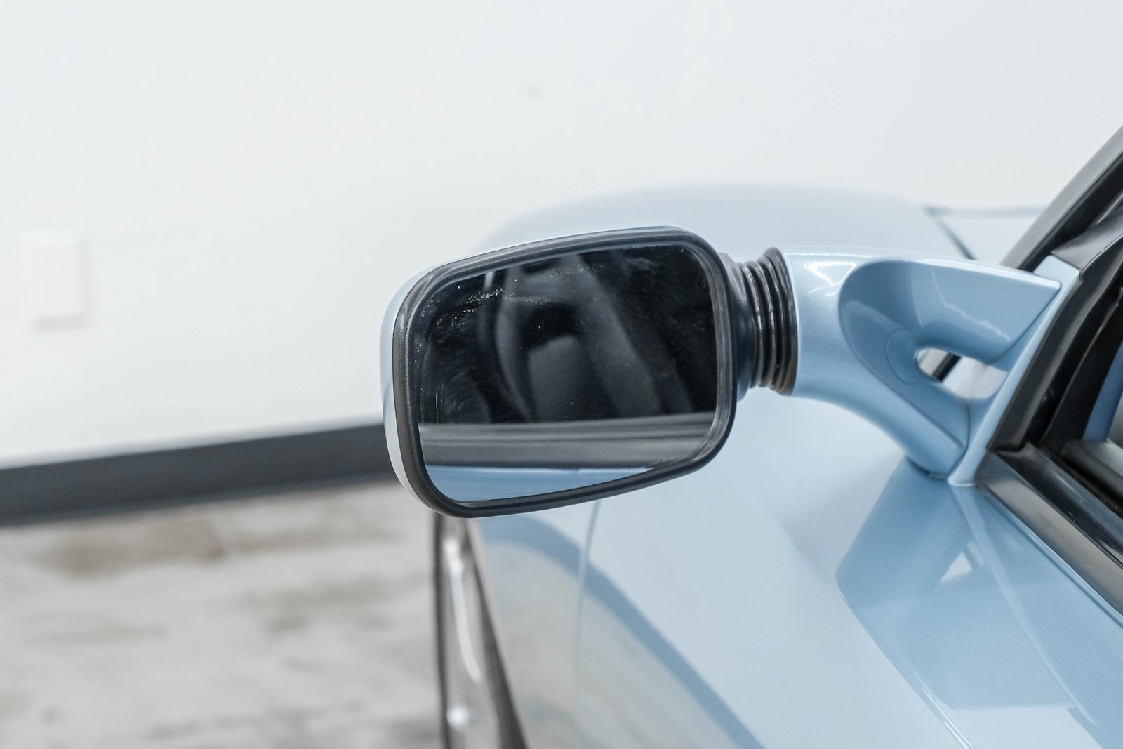 Used 2010 Tesla Roadster image 33