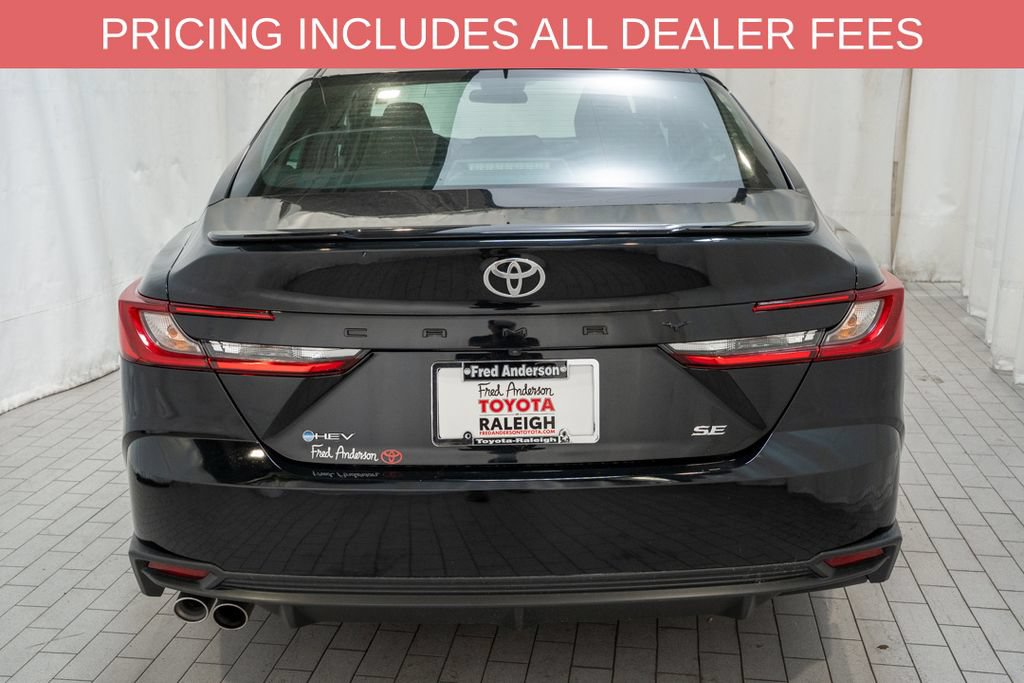 Used 2025 Toyota Camry SE FWD image 4
