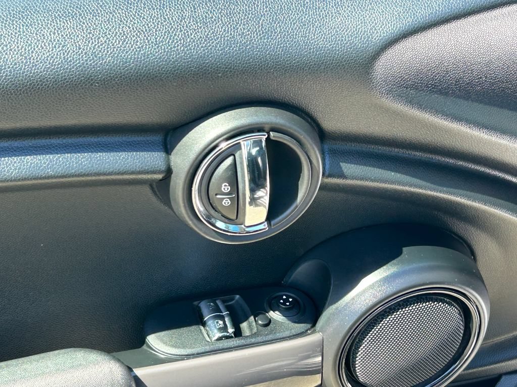 Used 2017 MINI Cooper 2-Door Hardtop FWD image 12