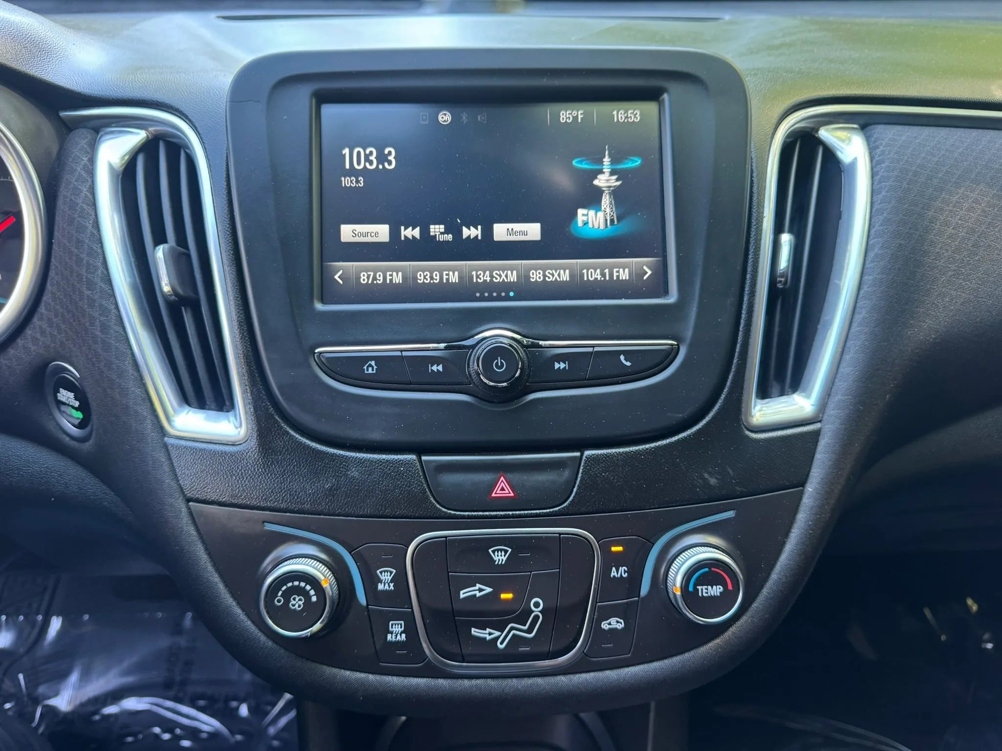 Used 2016 Chevrolet Malibu LT FWD image 11