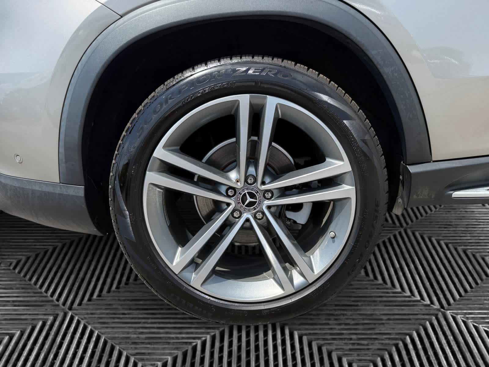 Certified 2020 Mercedes-Benz GLE 350 w/ Premium Package image 9