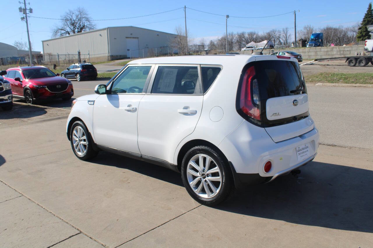 Used 2018 Kia Soul + image 6