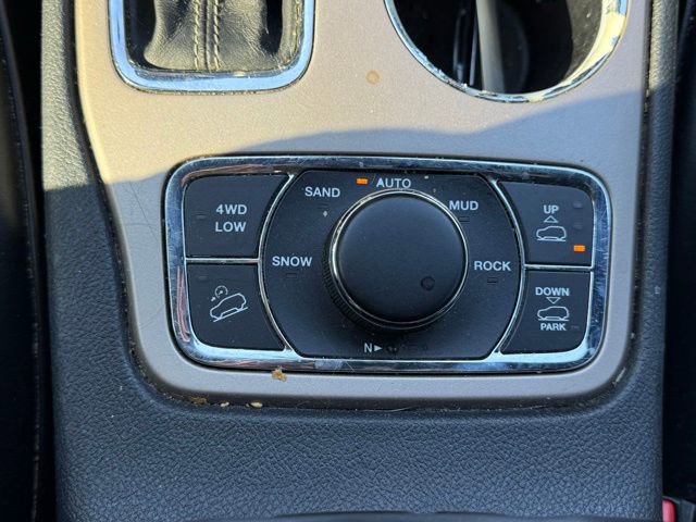 Used 2017 Jeep Grand Cherokee Overland AWD/4WD image 30