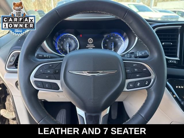 Used 2024 Chrysler Pacifica Touring-L FWD image 5