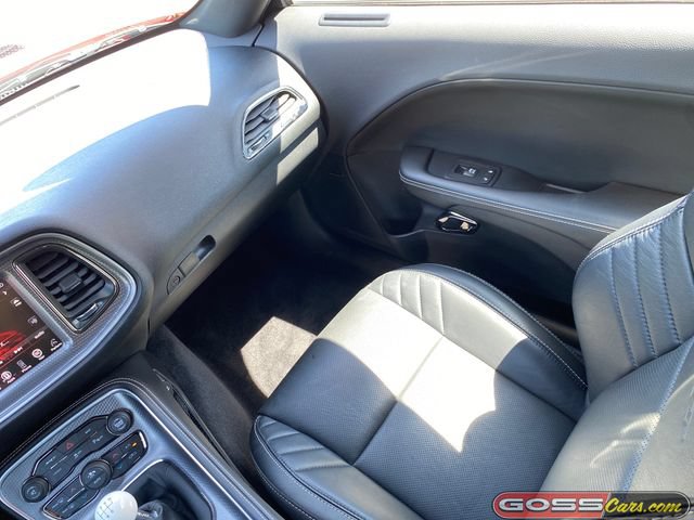 Used 2016 Dodge Challenger SRT Hellcat RWD image 15