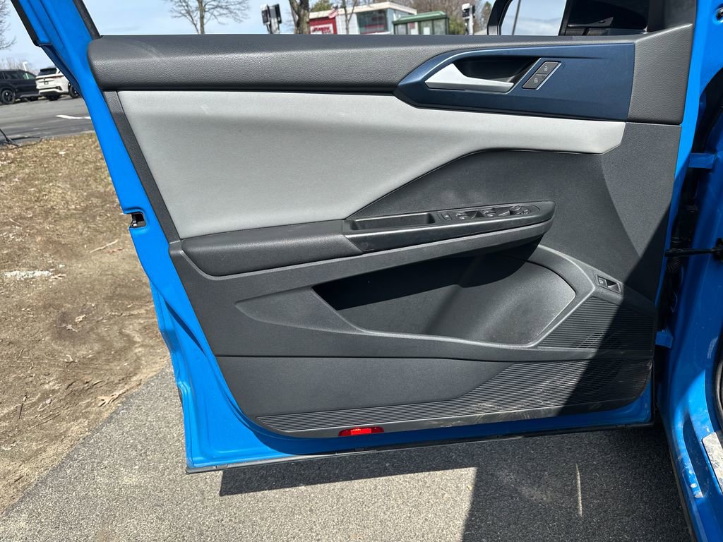 Certified 2023 Volkswagen Taos SE w/ Panoramic Sunroof Package image 5