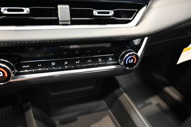 New 2026 Chevrolet Equinox LT w/ Convenience Package II FWD image 17