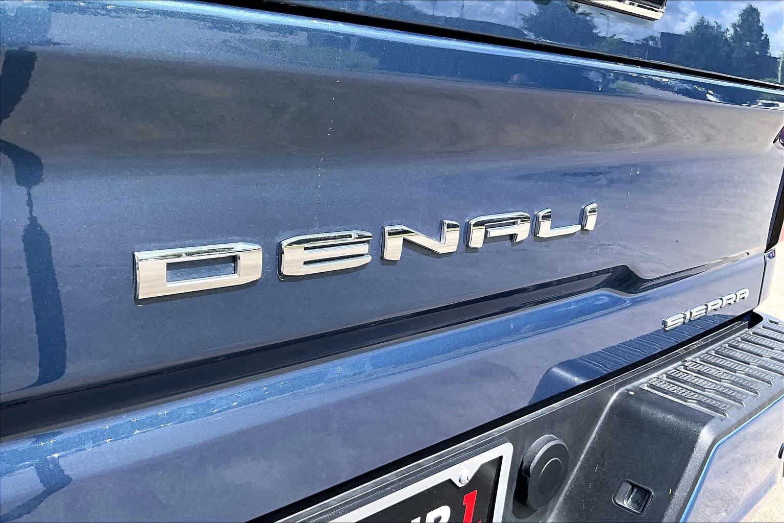 Used 2025 GMC Sierra 2500 Denali Ultimate AWD/4WD image 9