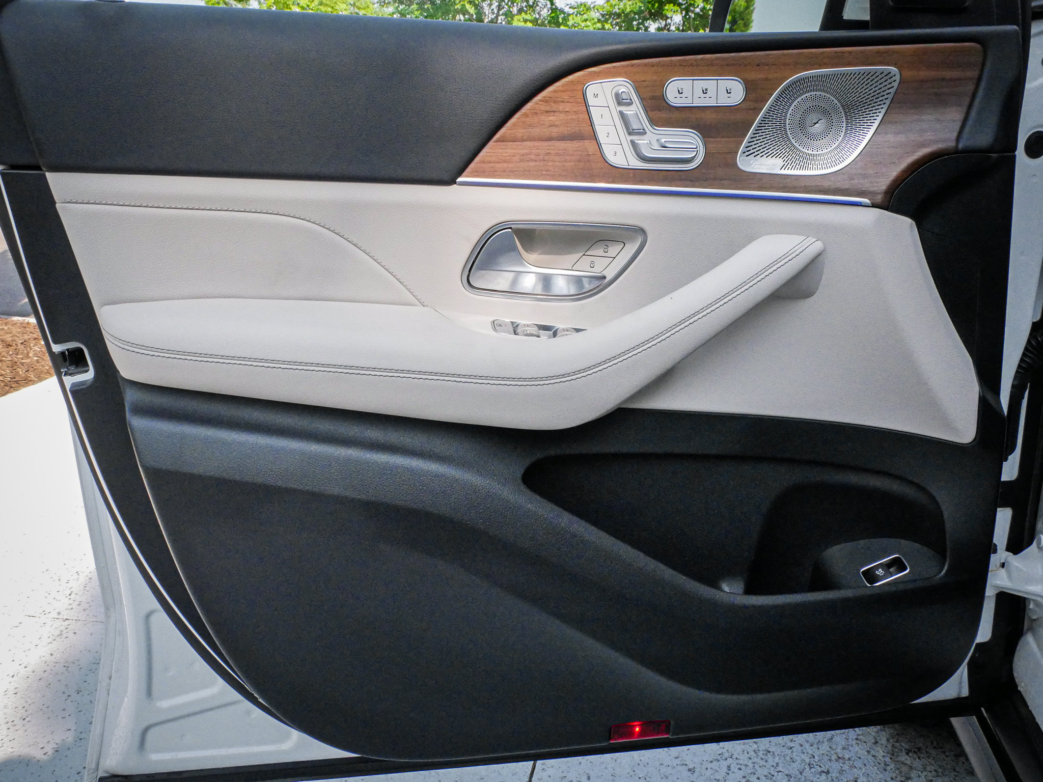 Used 2025 Mercedes-Benz GLS 450 4MATIC image 14