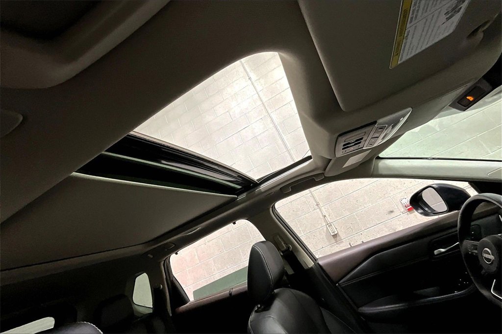 Used 2023 Nissan Rogue SL w/ SL Premium Package image 26