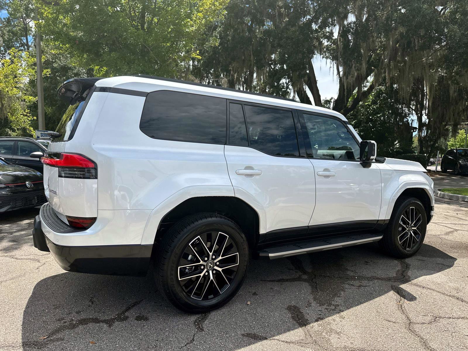 Used 2024 Lexus GX 550 image 3
