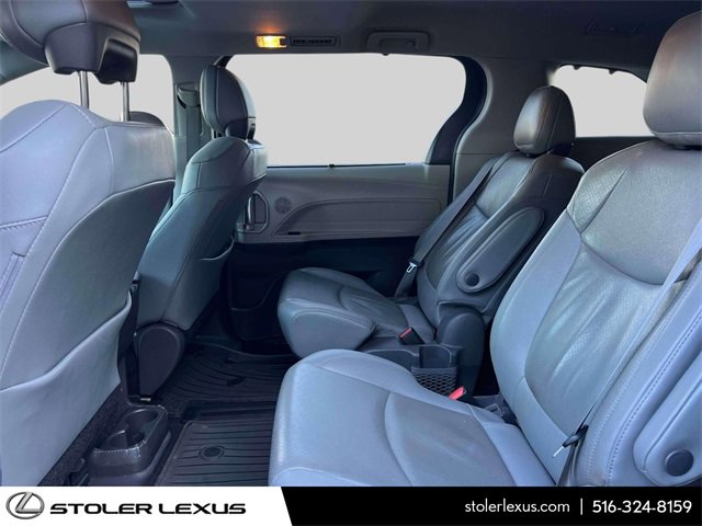 Used 2021 Toyota Sienna Limited image 15