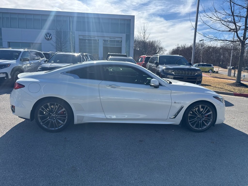 Used 2017 INFINITI Q60 Red Sport 400 image 2