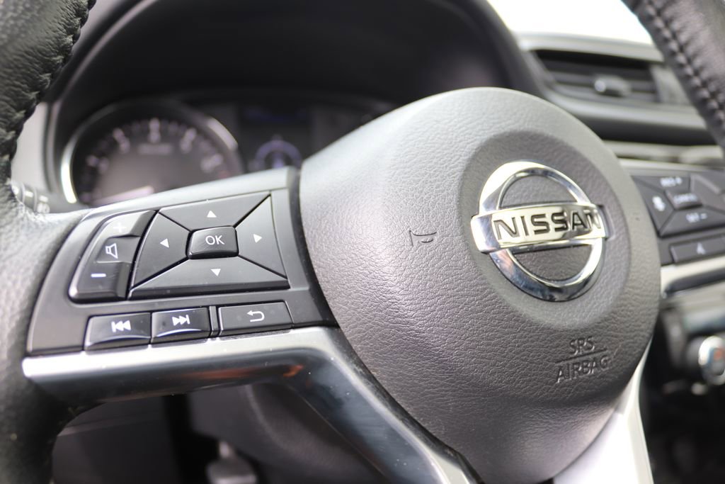 Used 2020 Nissan Rogue SV image 33