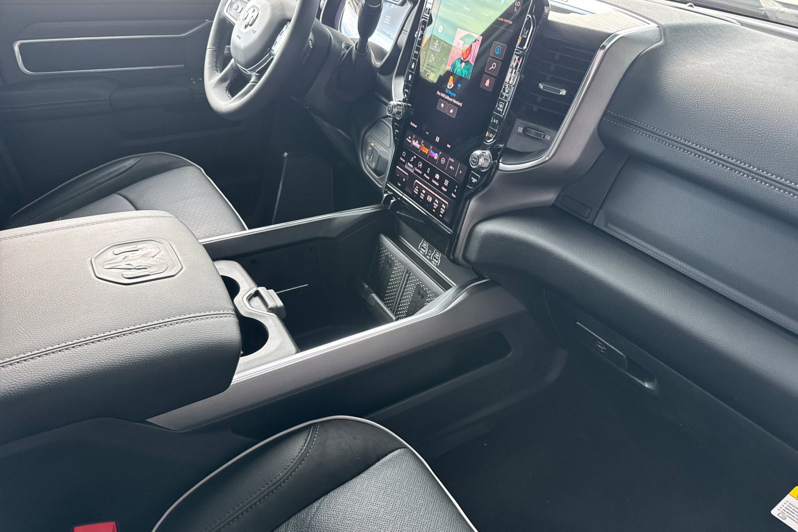 New 2027 RAM 3500 Laramie AWD/4WD image 14