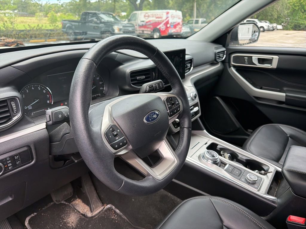Used 2024 Ford Explorer XLT w/ Equipment Group 202A AWD/4WD image 9