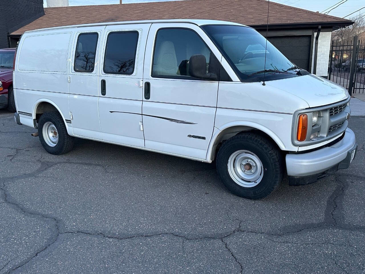 Used 2001 Chevrolet Express 1500 image 22