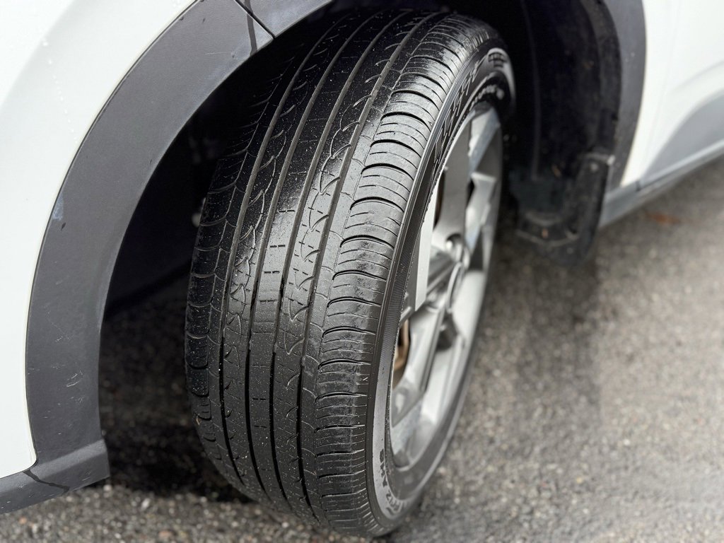 Certified 2022 Hyundai Venue SEL image 27