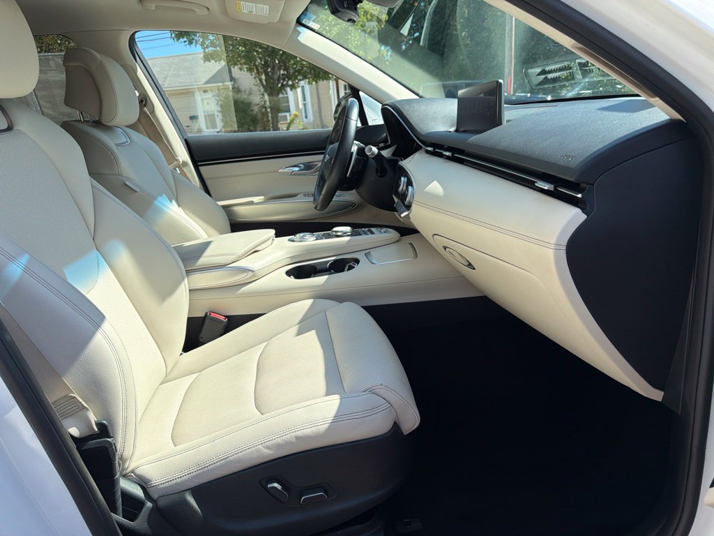 Used 2022 Genesis GV70 2.5T w/ Select Package AWD/4WD image 30