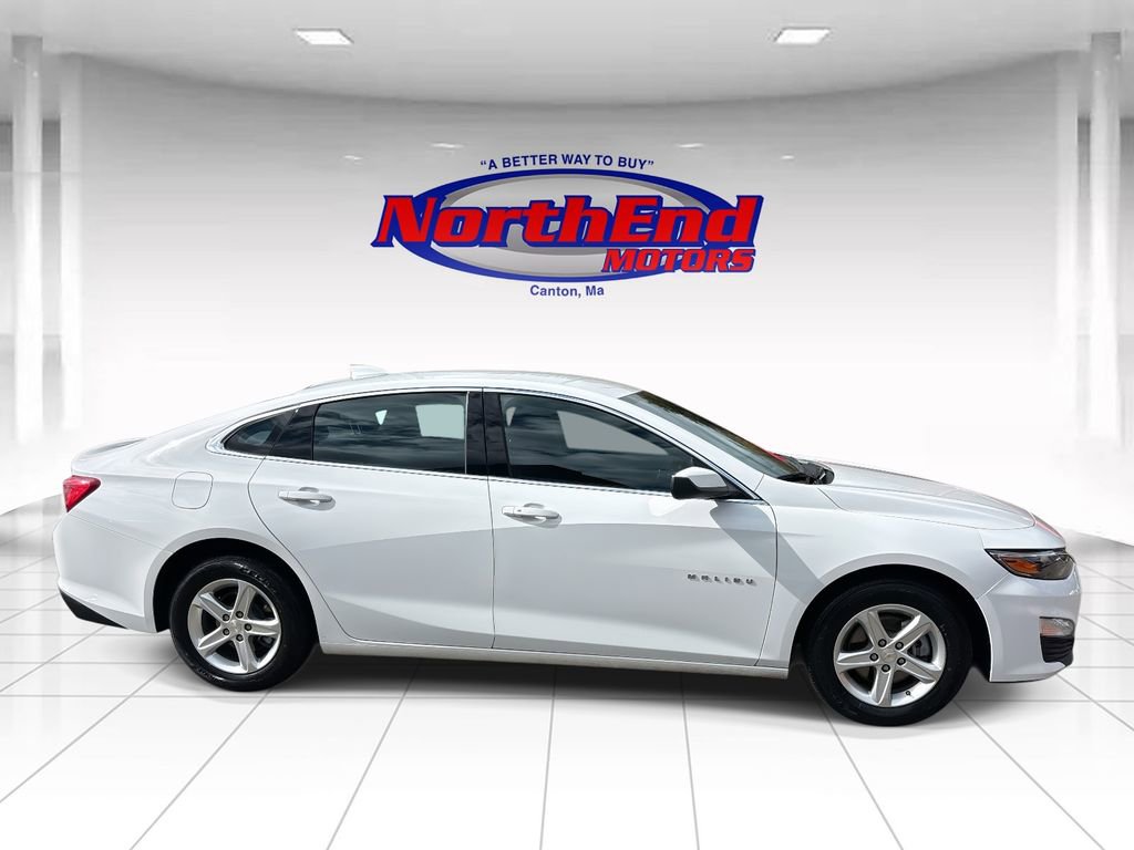 Used 2024 Chevrolet Malibu LT image 2