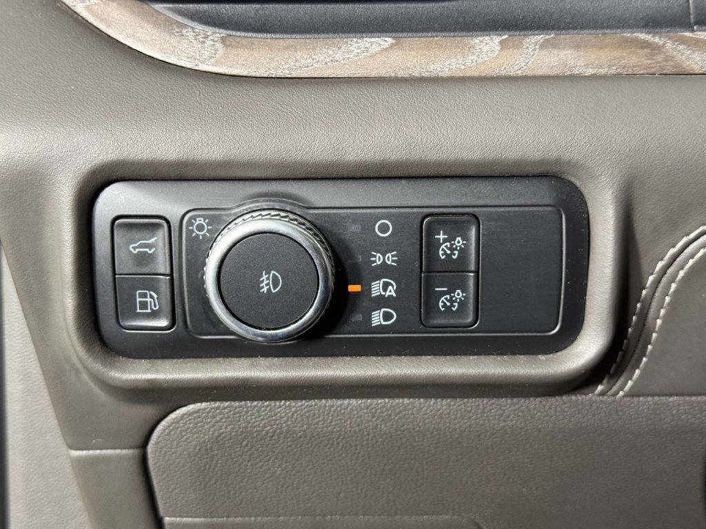 Used 2022 Ford Explorer Platinum w/ Technology Package AWD/4WD image 18