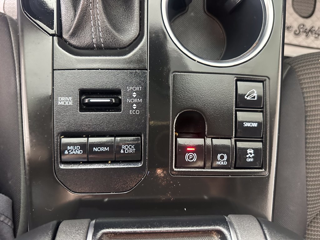 Used 2023 Toyota Highlander LE AWD/4WD image 32