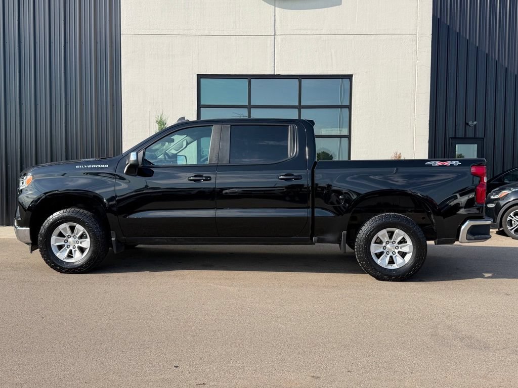 Used 2024 Chevrolet Silverado 1500 LT w/ Convenience Package II AWD/4WD image 2