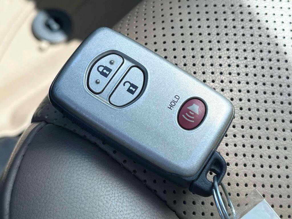 Used 2016 Toyota 4Runner Limited AWD/4WD image 4