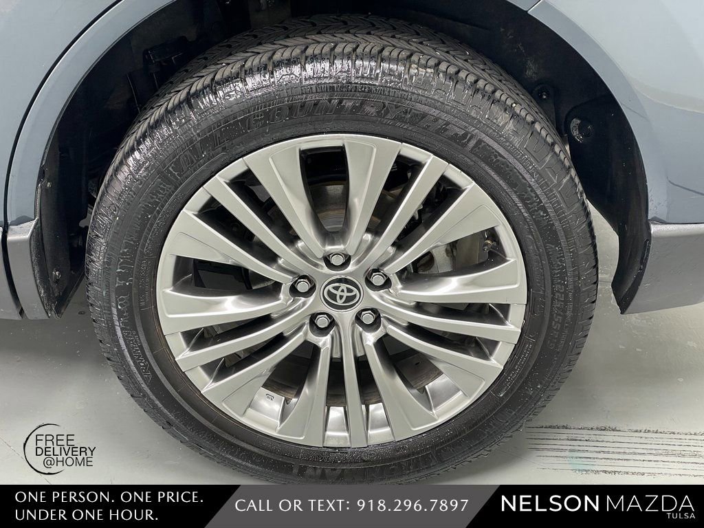 Used 2021 Toyota Venza XLE w/ Softex Package image 12