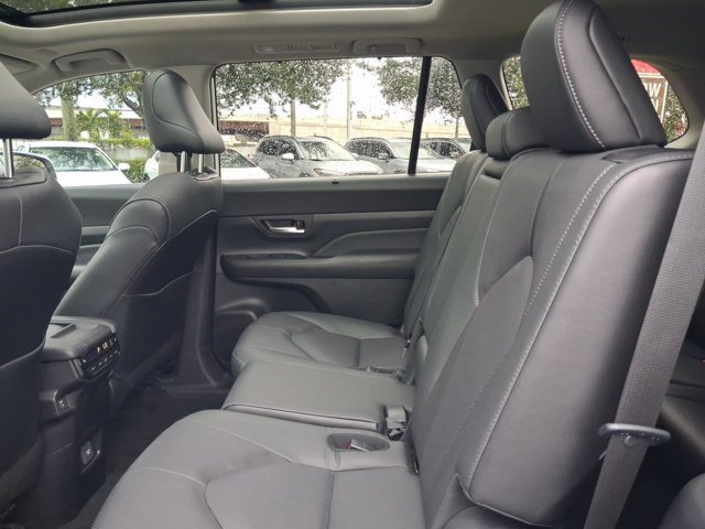 Used 2026 Toyota Grand Highlander AWD image 6
