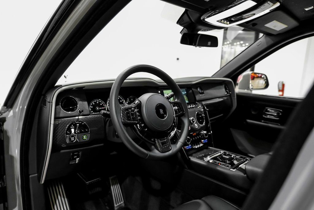 Used 2023 Rolls-Royce Cullinan Black Badge w/ Driver's Package image 5