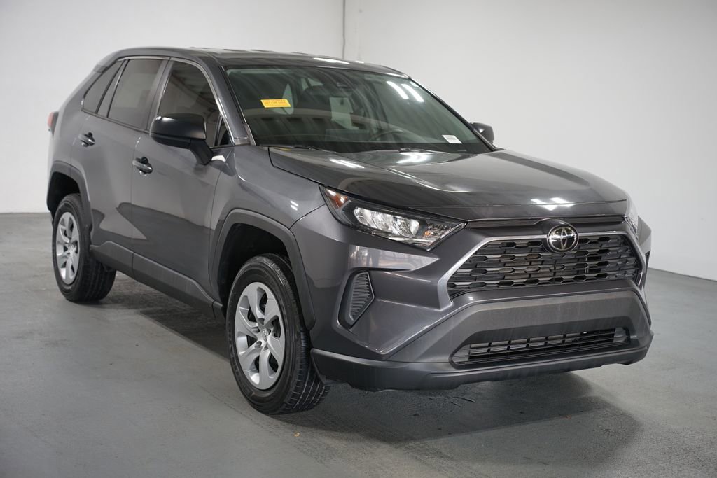 Certified 2022 Toyota RAV4 LE image 3