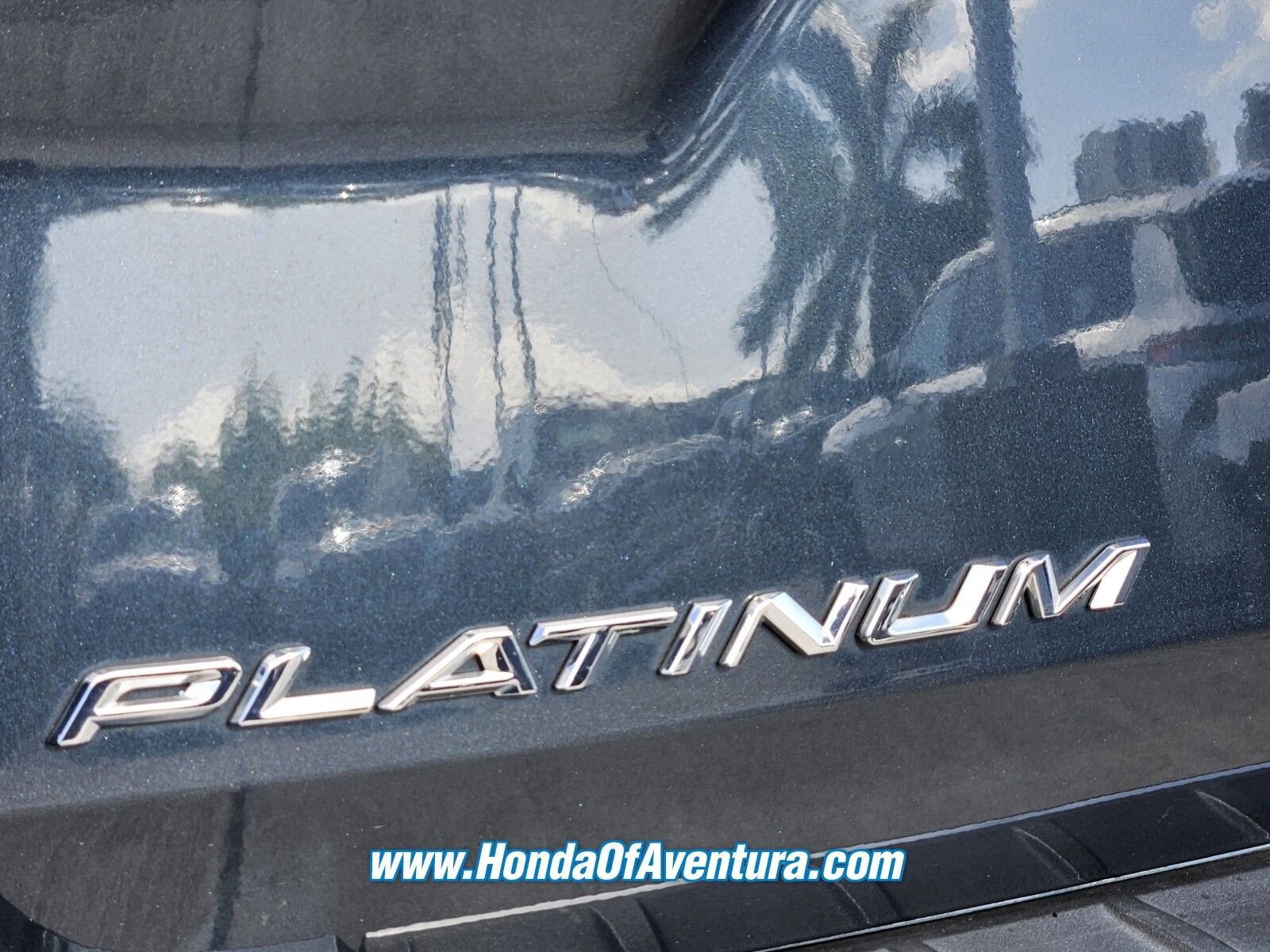 Used 2022 Ford Explorer Platinum w/ Technology Package image 4