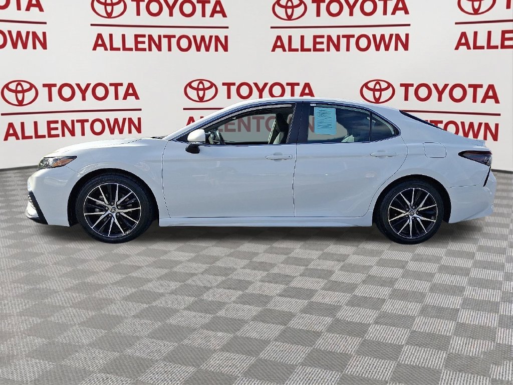Used 2024 Toyota Camry SE FWD image 4