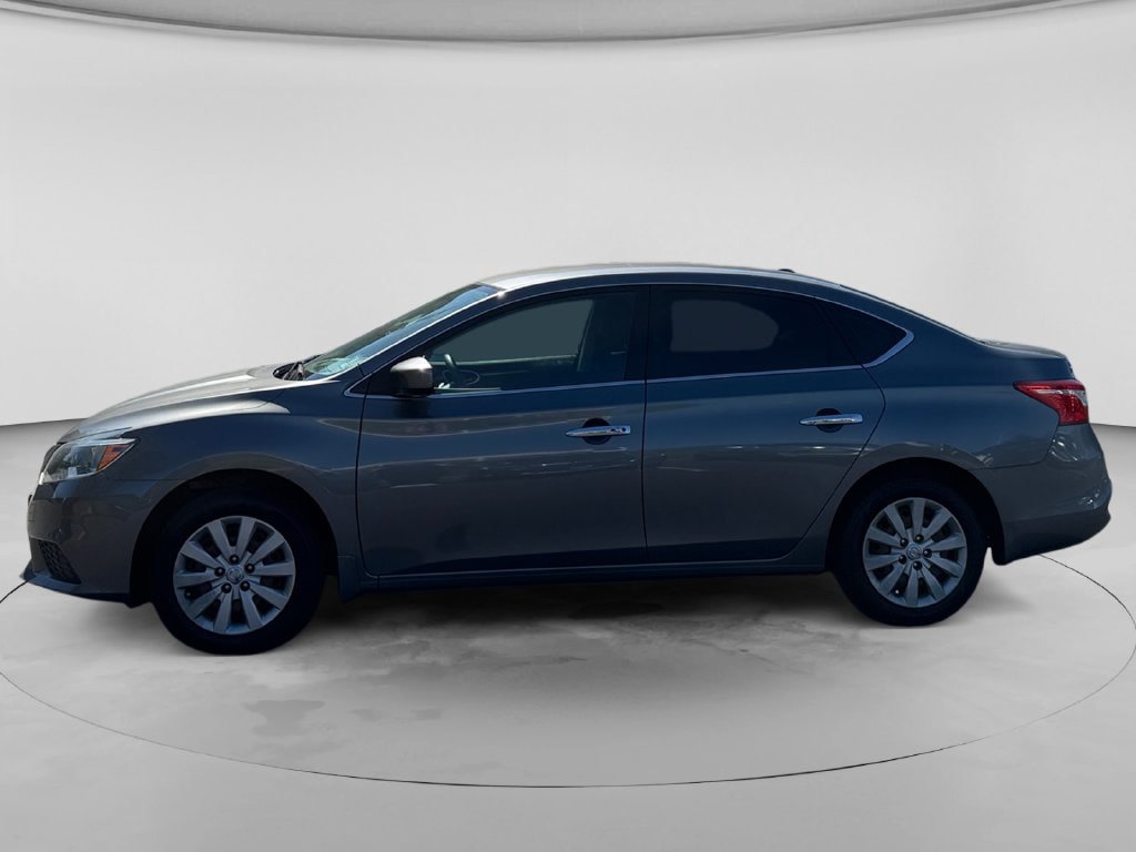 Used 2016 Nissan Sentra SV FWD image 2