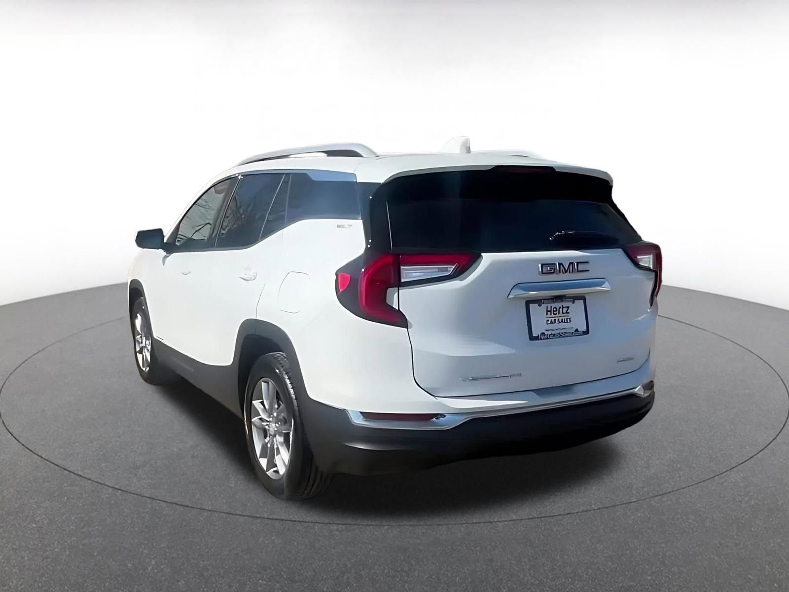 Used 2024 GMC Terrain SLT image 11