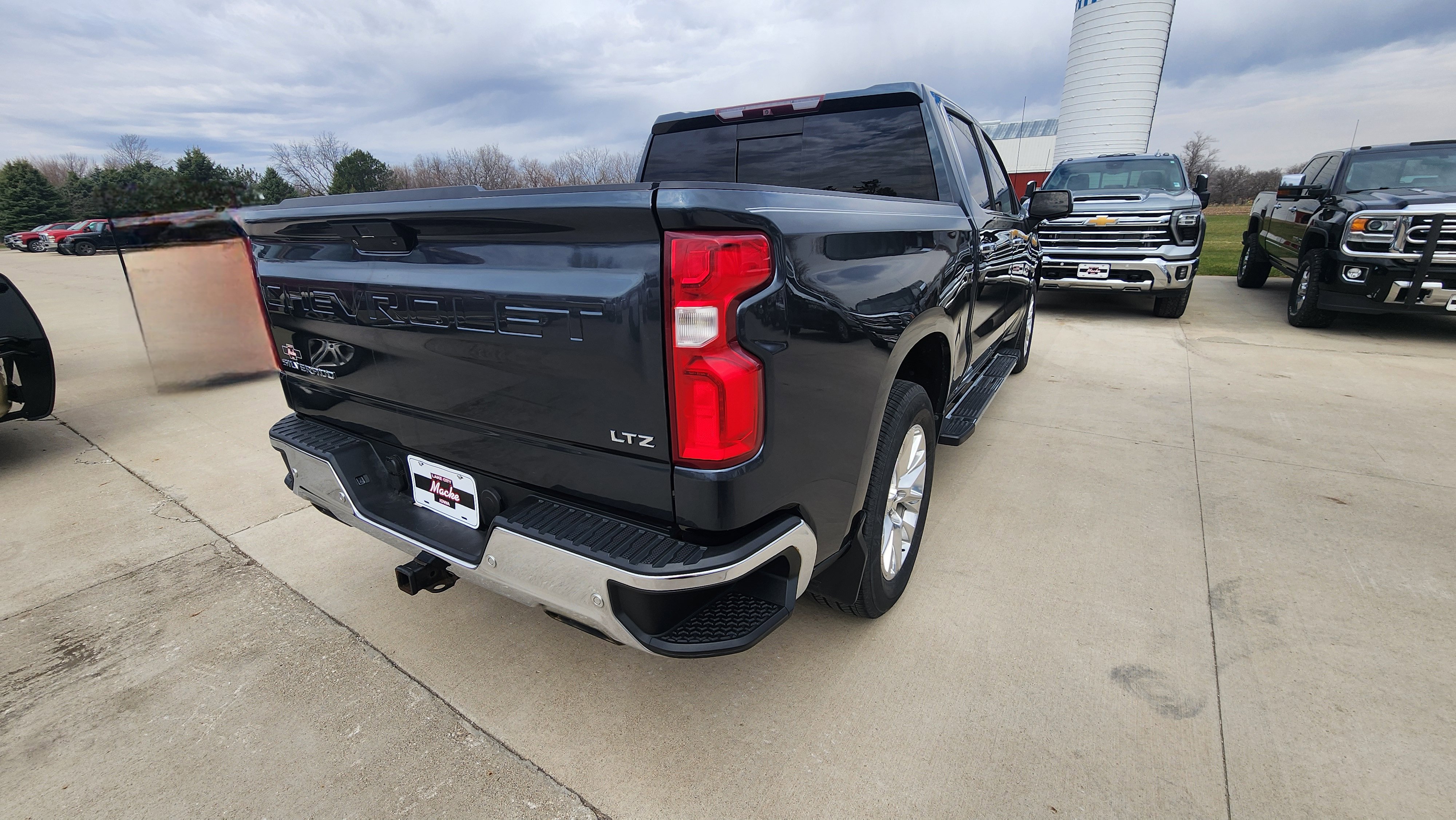 Used 2019 Chevrolet Silverado 1500 LTZ w/ LTZ Premium Package image 6