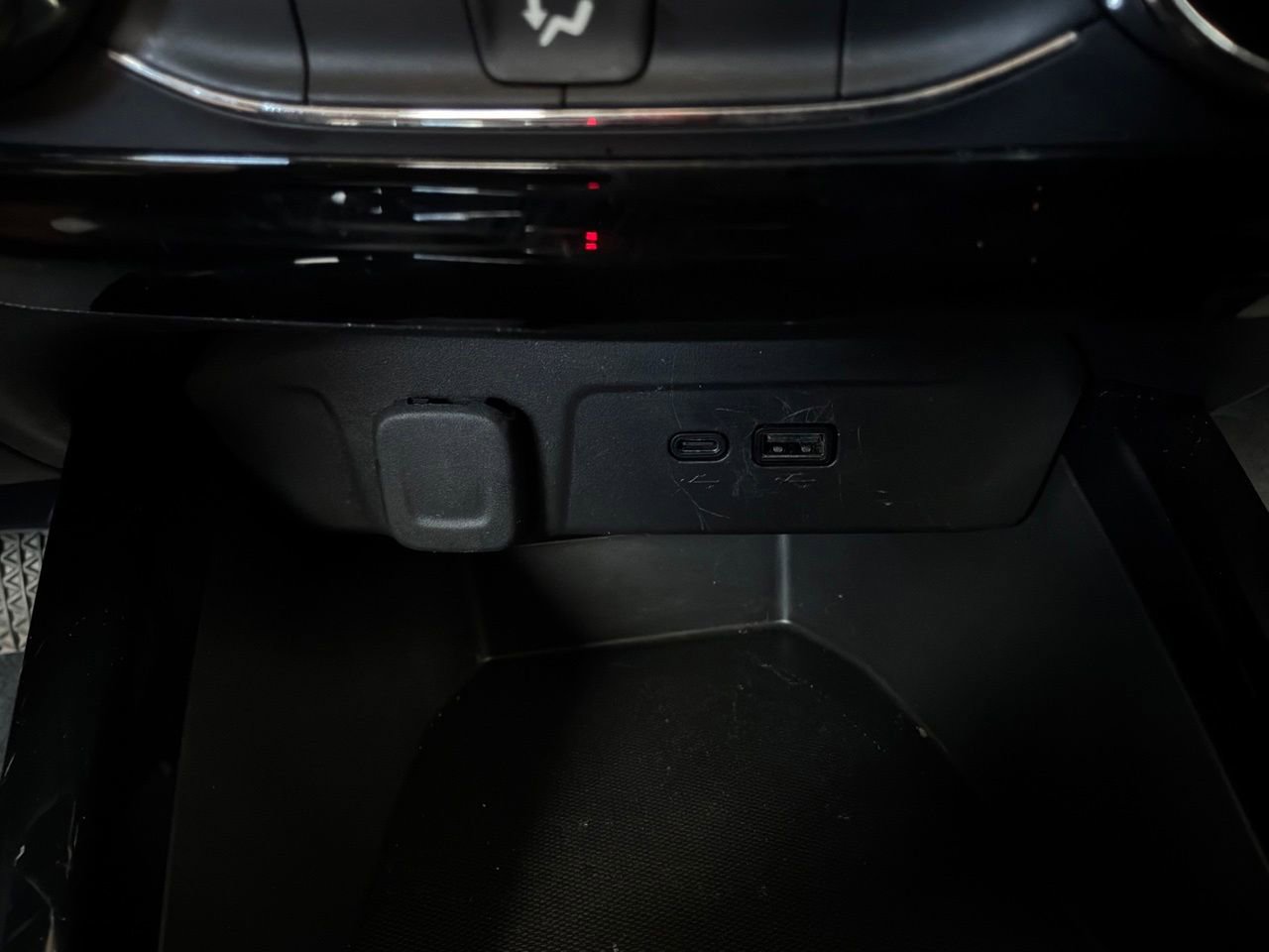 Used 2025 Chevrolet Trax LT FWD image 22