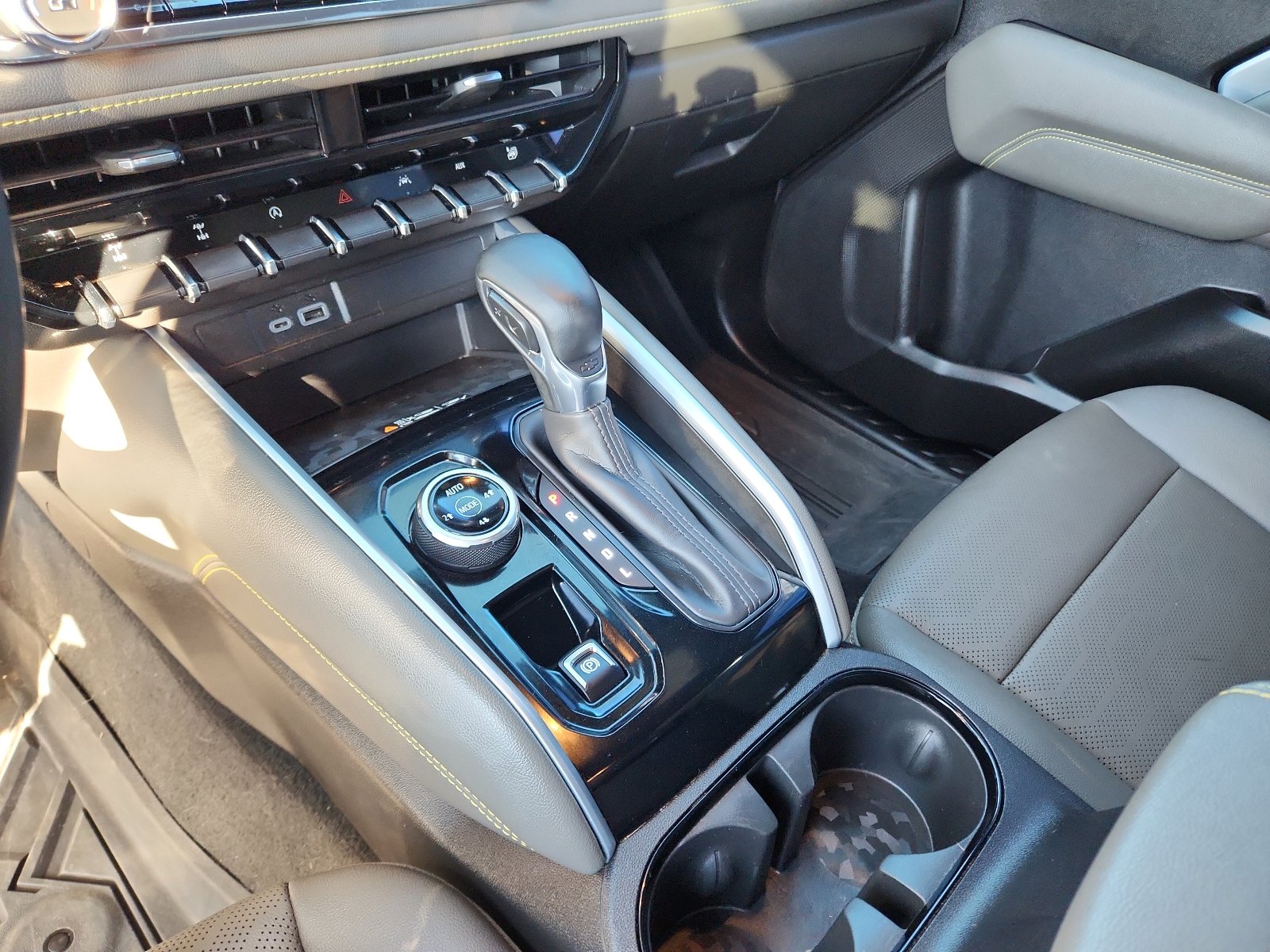 Used 2023 Chevrolet Colorado ZR2 w/ ZR2 Convenience Package III image 18