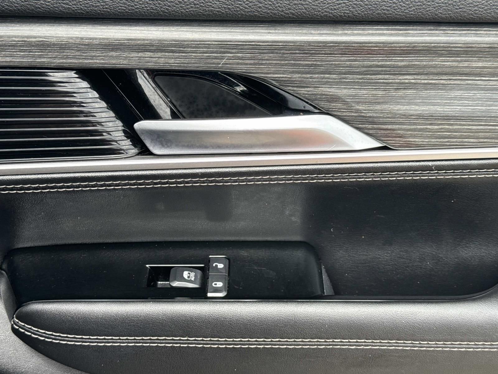 Used 2024 Jeep Wagoneer L Series II image 15